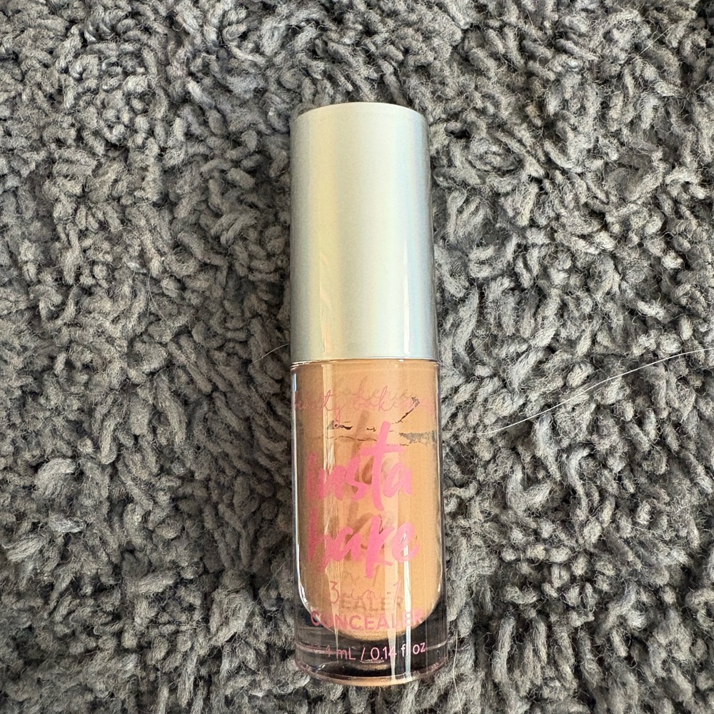 NWT insta bake 3-in-1 full coverage concealer, shade: 009 sodium cute